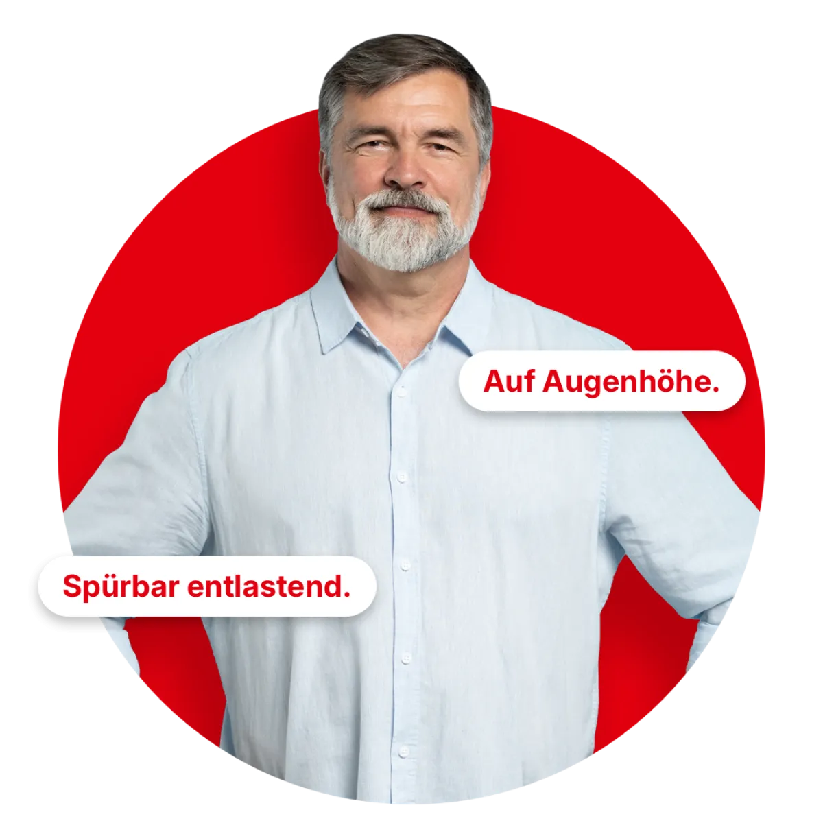 Mann mit Hemd steht stolz