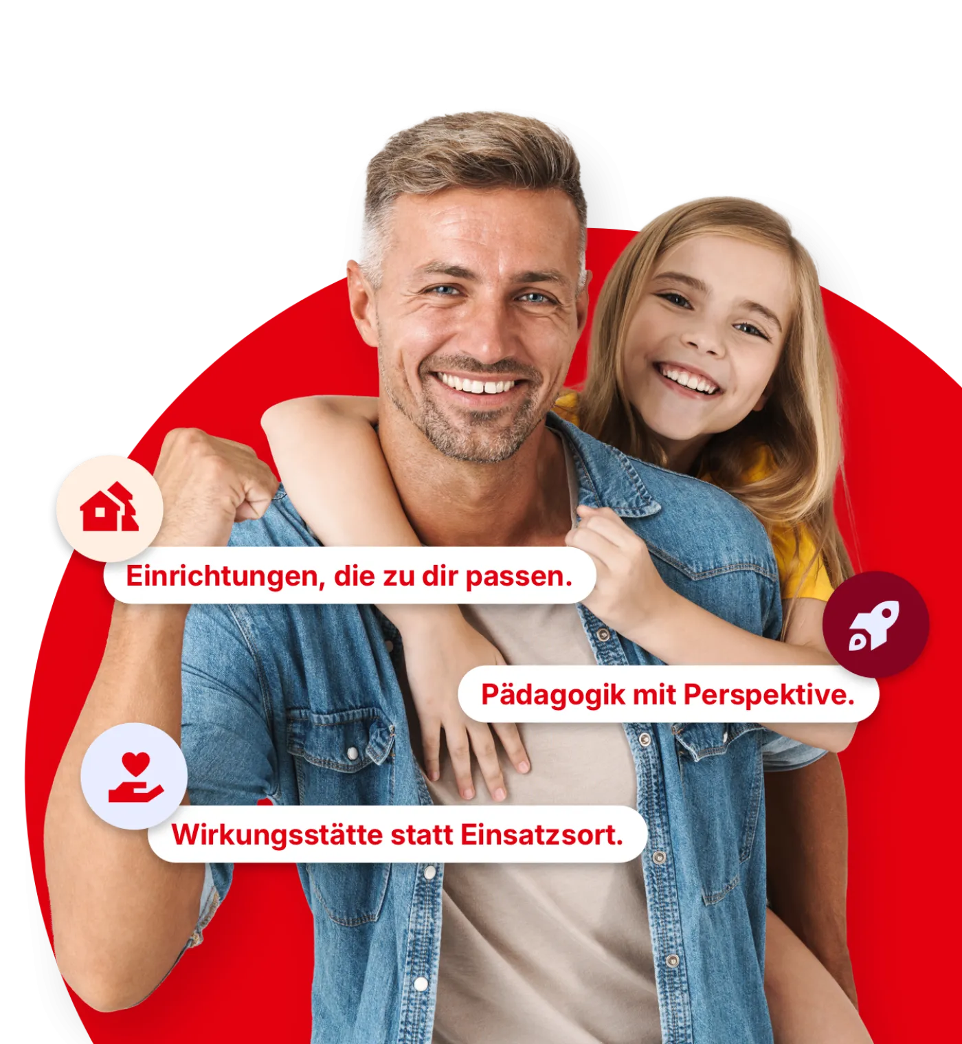 Erzieher trägt Kind auf dem Rücken