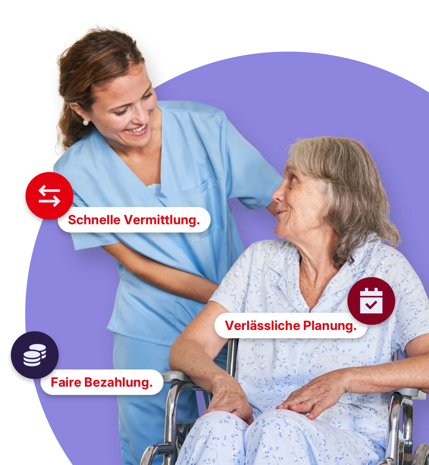 Pflegerin unterstützt ältere Frau im Rollstuhl